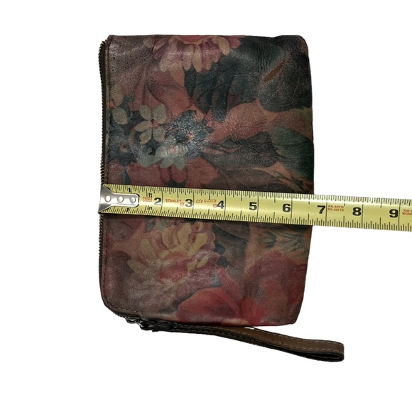 Patricia Nash 100% Full Grain Leather Cassini Wristlet - Picture 8 of 8